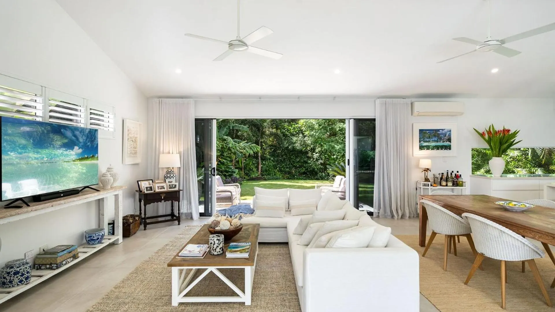 Belle Escapes Beachmont House Palm Cove Australia