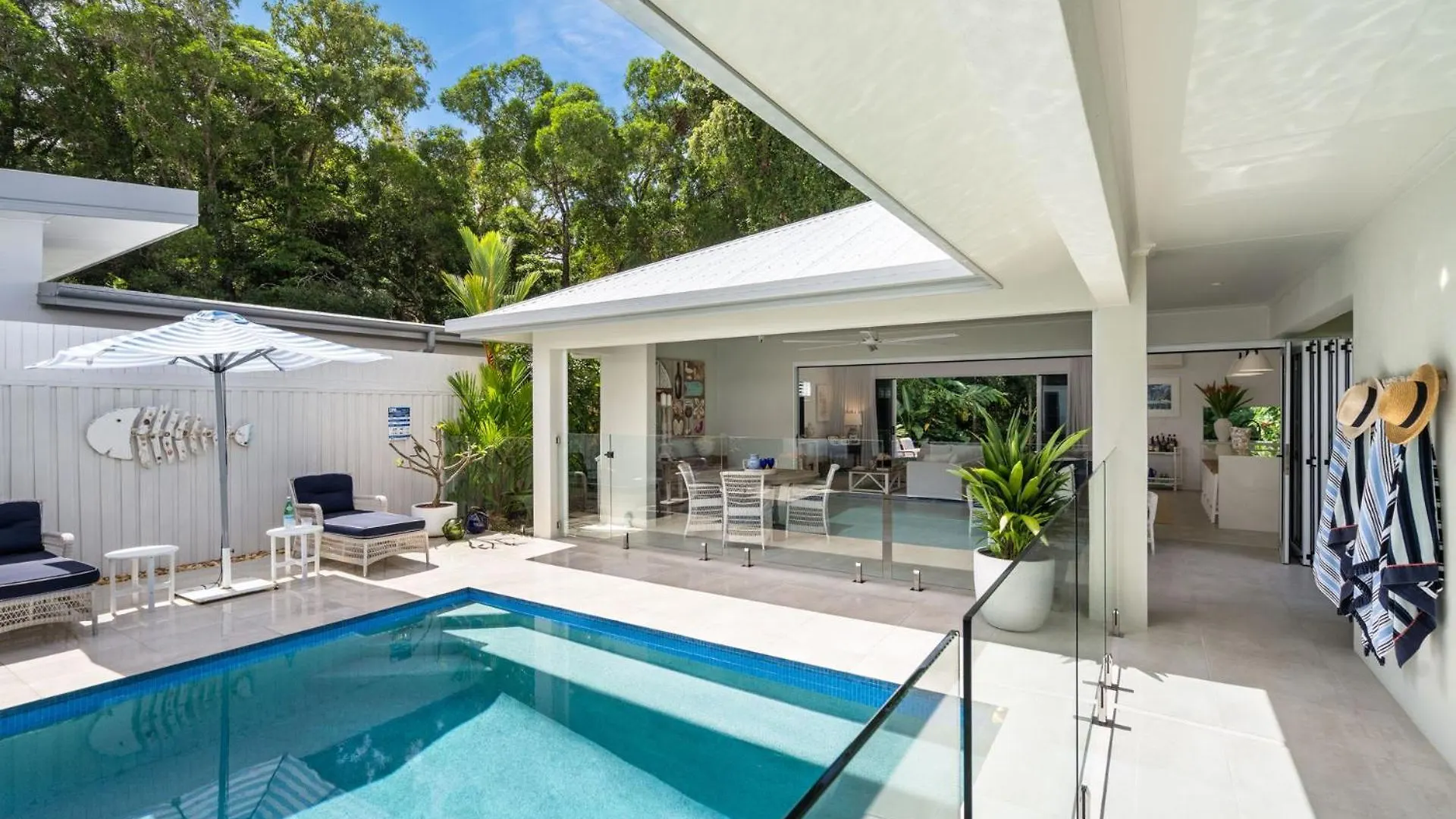 Belle Escapes Beachmont House Palm Cove