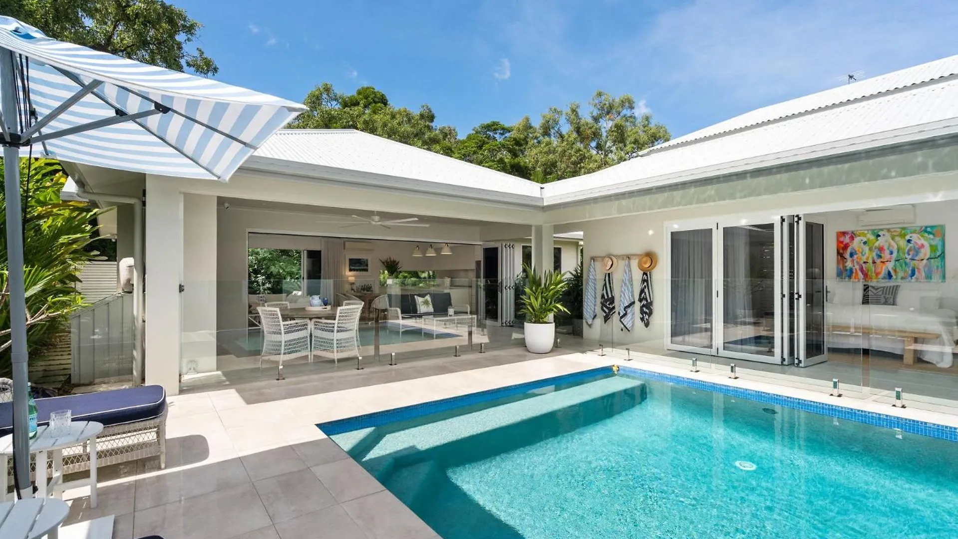 Belle Escapes Beachmont House Palm Cove