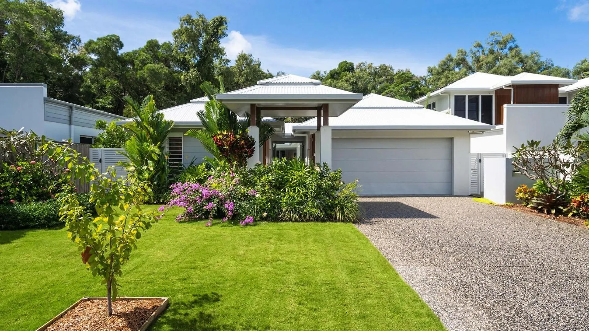 Belle Escapes Beachmont House Palm Cove Australia