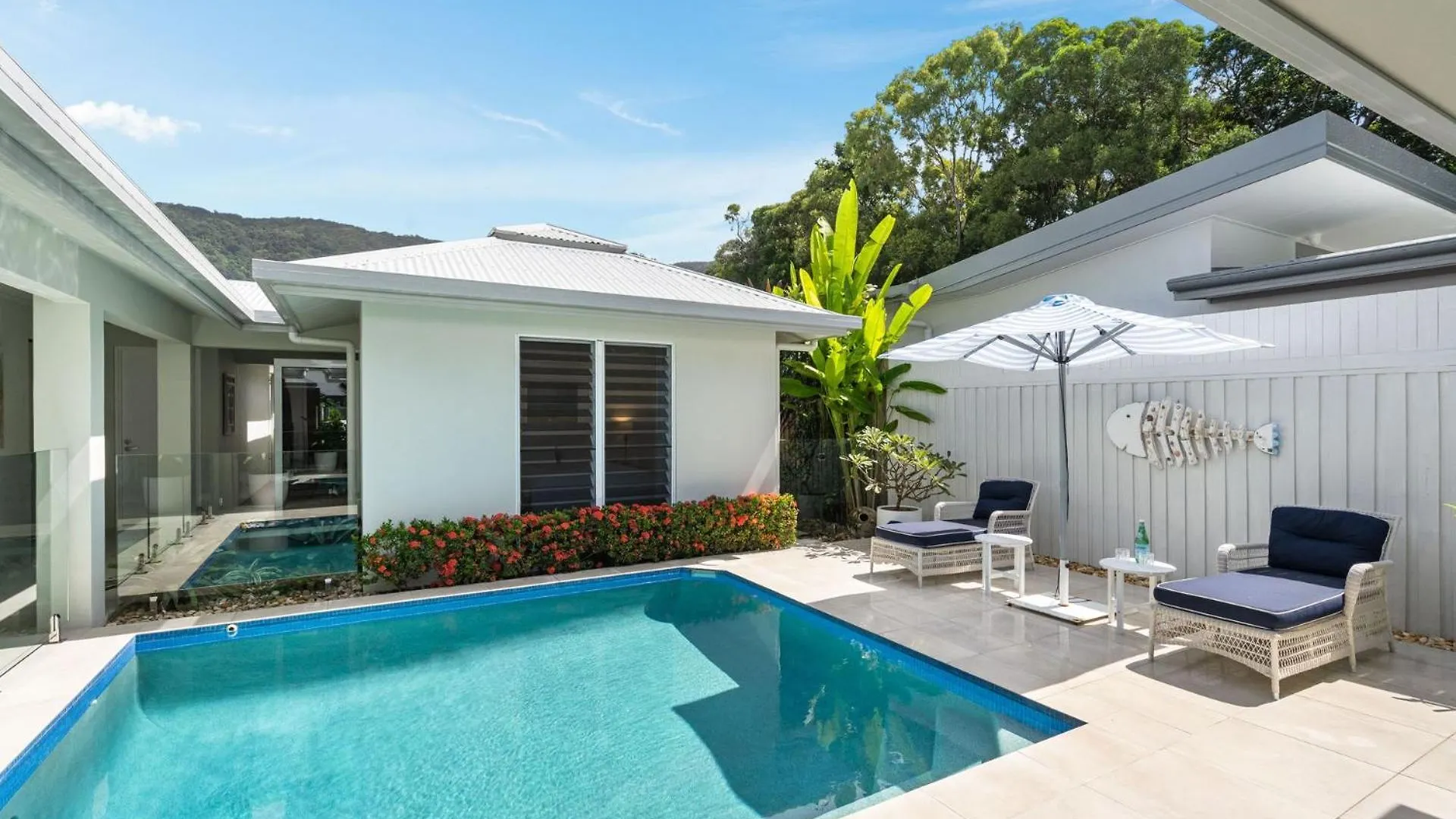 Belle Escapes Beachmont House Palm Cove Holiday home