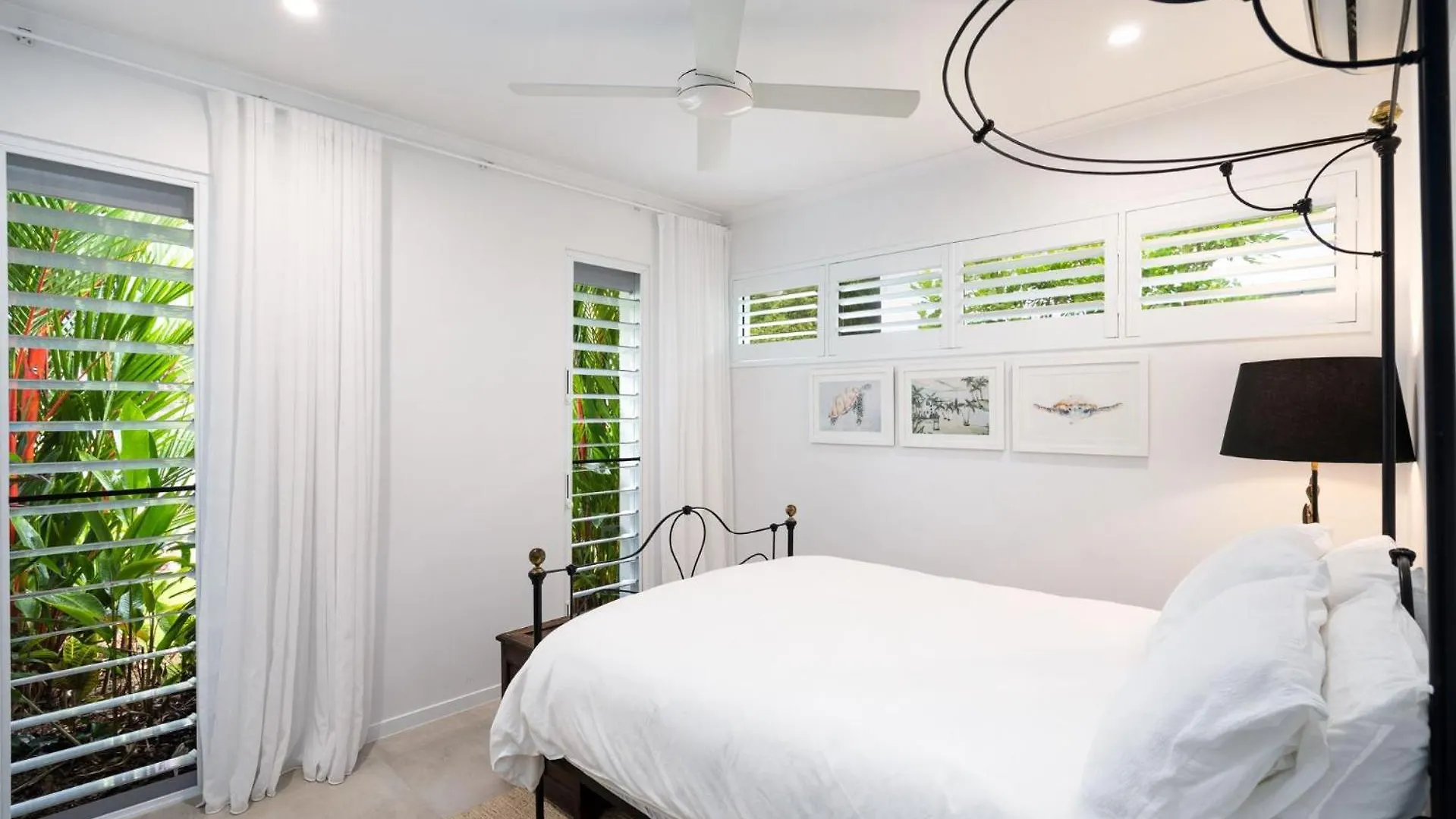 Belle Escapes Beachmont House Palm Cove Holiday home